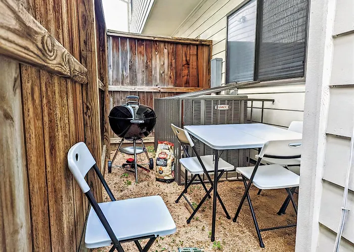 Houston Getaway By Downtown Pool Table Pets