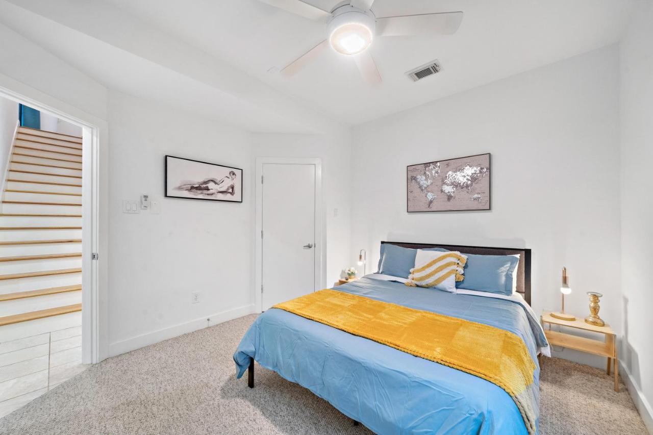 Getaway By Downtown Pool Table Pets * Houston