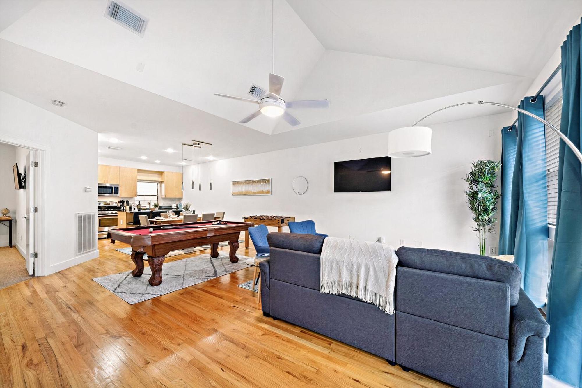 Getaway By Downtown Pool Table Pets Hébergement de vacances *